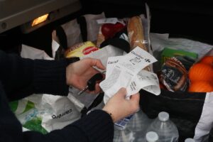 Inflation et pouvoir d’achat : la hausse des prix appauvrit-elle forcément les ménages ? À nuancer