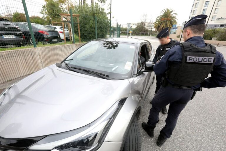 Alpes-Maritimes : trois chauffeurs VTC suspendus après des transports rémunérés depuis l’Italie