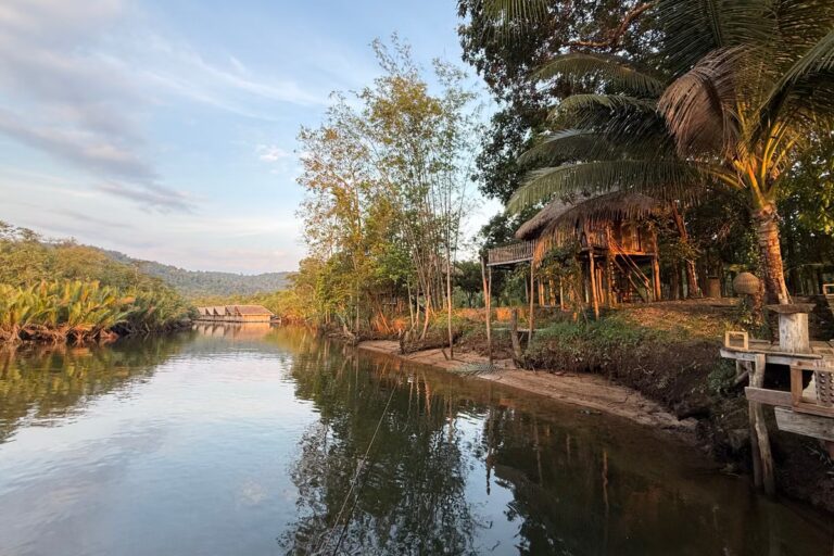 Au Cambodge, le fleuve Tatai mène des forêts des Cardamomes au golfe de Thaïlande