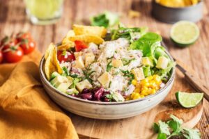 Burrito Bowl coloré et savoureux aux haricots rouges et légumes frais