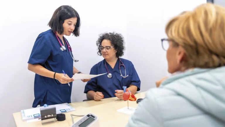 Plusieurs facultés associent des patients experts à la formation médicale