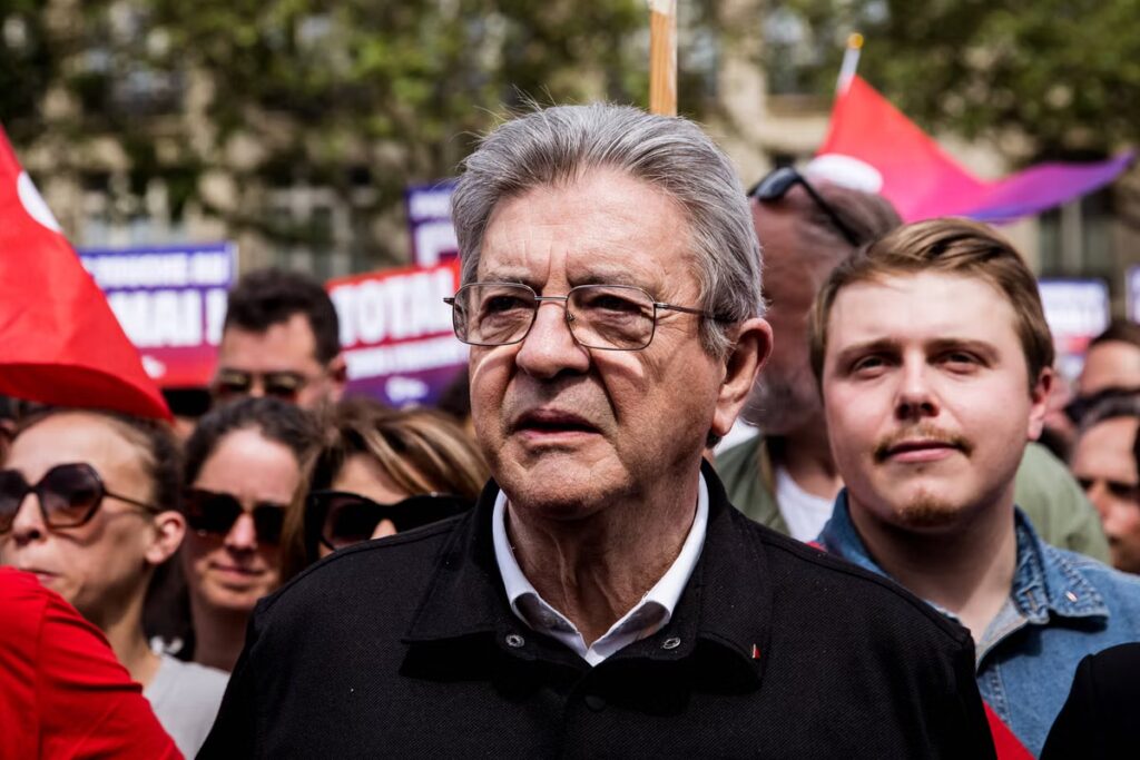 Blocus des lycées : Mélenchon dénonce la répression, Lecornu invoque la sécurité