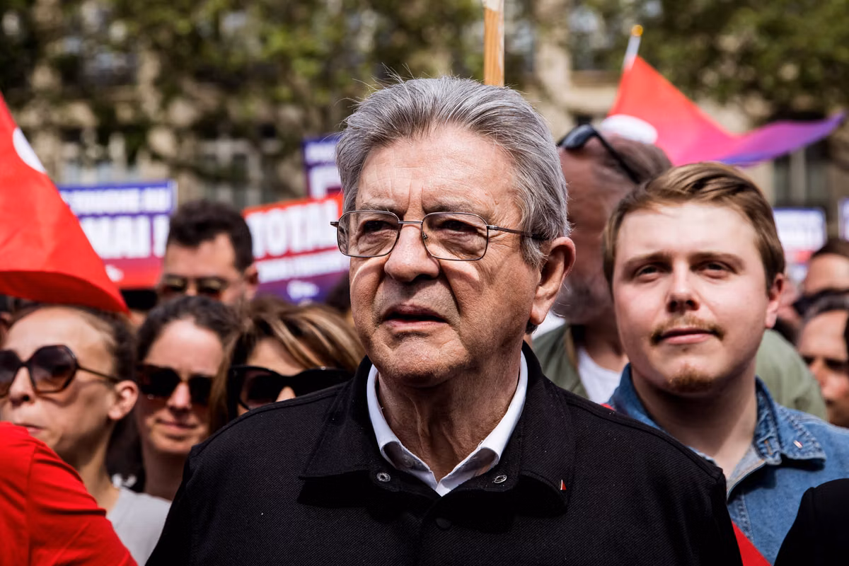 Blocus des lycées : Mélenchon dénonce la répression, Lecornu invoque la sécurité