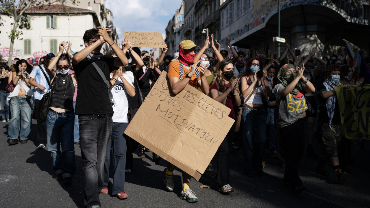 En France, syndicats et enseignants rejoignent la mobilisation des lycéens du 6 octobre