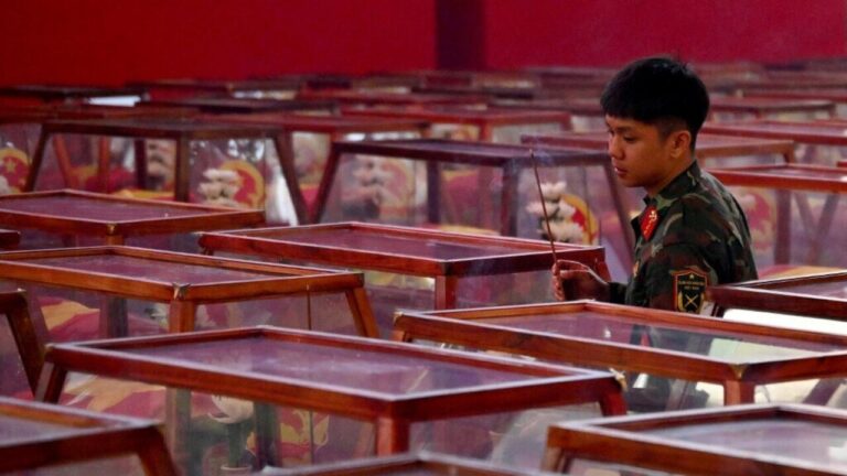 Au Vietnam, les restes de 731 combattants du Têt rejoignent le cimetière des martyrs