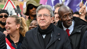 Violences du 17 octobre : l’exécutif accuse LFI, des sources policières contestent ce récit