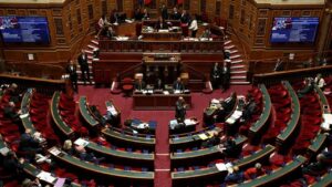 Après les dégradations du 17 octobre, le Sénat adopte et durcit le projet de loi