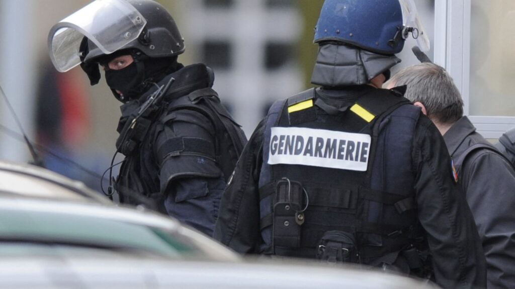 Dijon : un adolescent blessé à l&rsquo;œil lors de la manifestation du 17 octobre, enquête ouverte