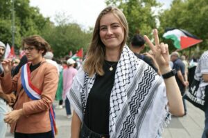 Emma Fourreau critiquée après avoir repris un slogan lycéen jugé islamophobe par des internautes