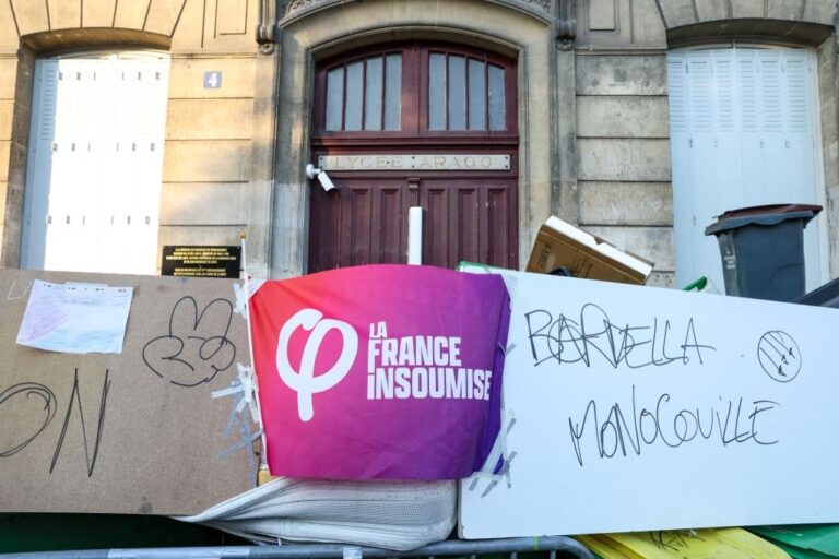 Des militants LFI affichent l’identité d’un proviseur opposé aux blocus, puis retirent le visuel