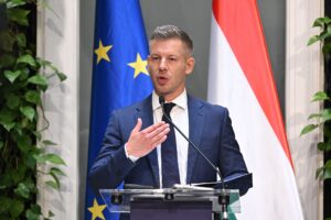 Après les émeutes en France, Peter Magyar défend le maintien d’une politique migratoire stricte