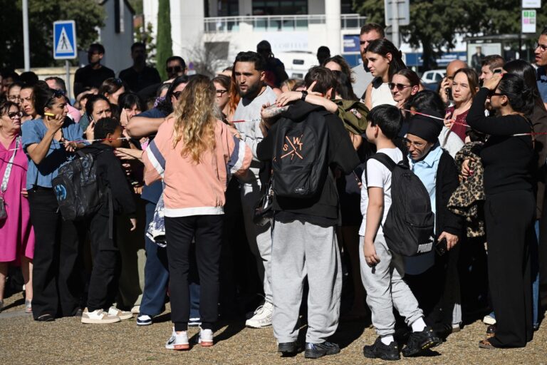 Tirs dans un collège à Aubagne : le principal et une enseignante blessés, les élèves accompagnés психologique