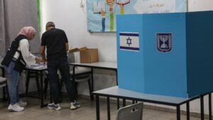 Israël : arrestations et accusations d’irrégularités marquent les législatives du 27 octobre