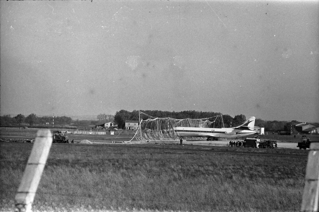 06.12.68 Incident aux essais Concorde -Caravelle- entre dans un filet (1968) - 53Fi1826.jpg