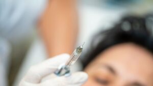 Trois mises en examen après la mort d&rsquo;une jeune femme suite à une injection dans un salon à Nice