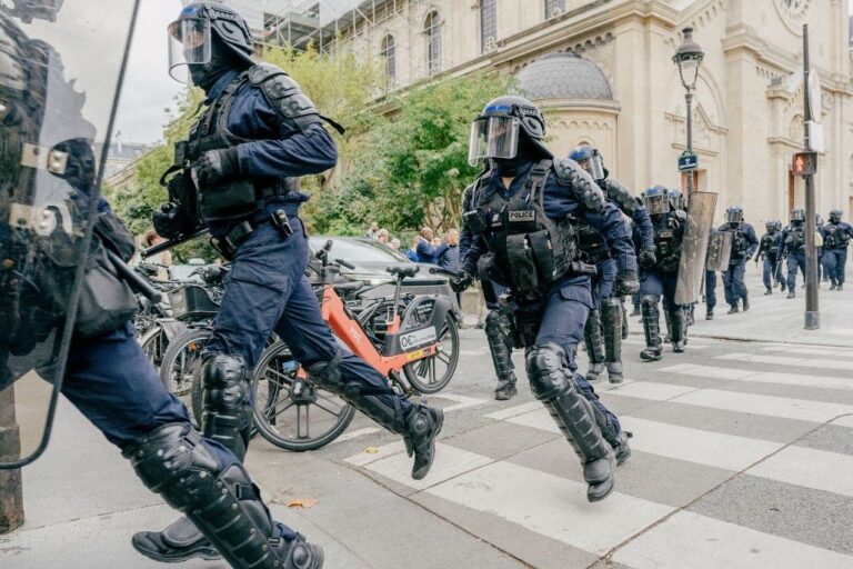 Selon un sondage CSA, 84 % des Français affichent leur soutien aux policiers et gendarmes