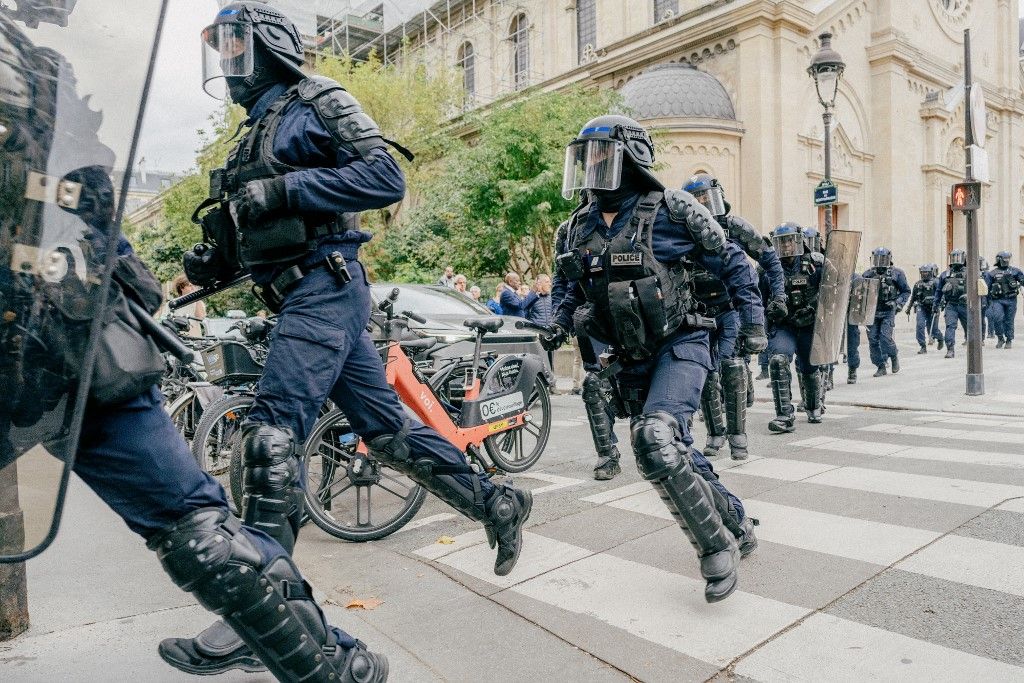 Selon un sondage CSA, 84 % des Français affichent leur soutien aux policiers et gendarmes