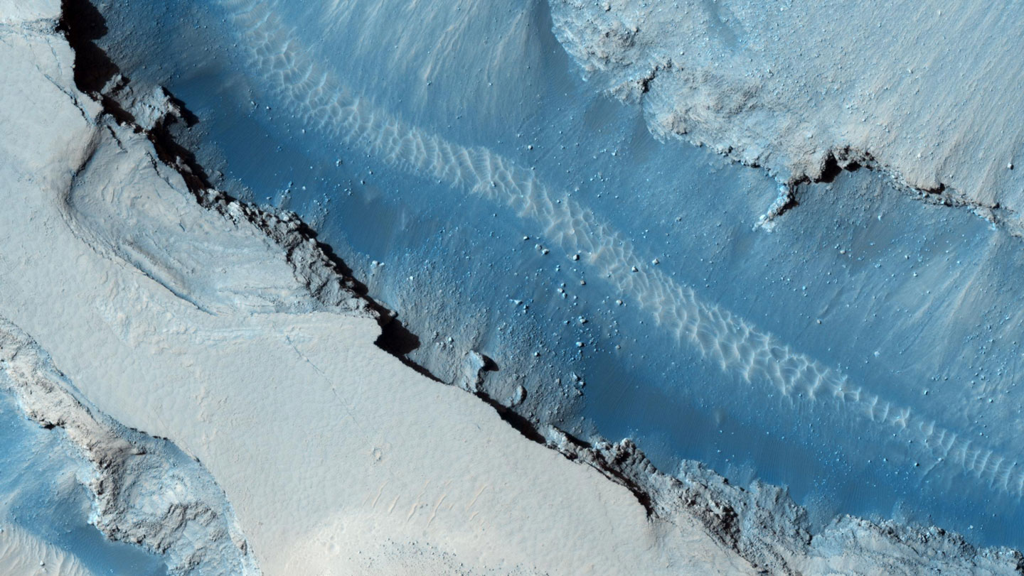 Un séisme martien aurait laissé 27 nouvelles traces de blocs dans la région de Cerberus Fossae