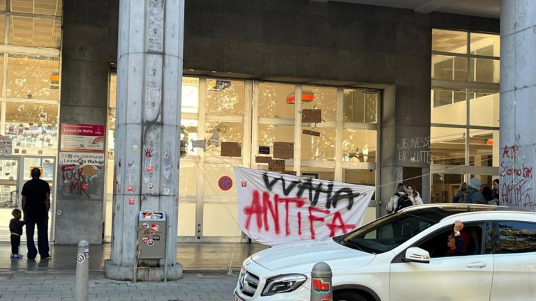 Antifascistes en action à Liège : le RN, champion des promesses oubliées et des contradictions.
