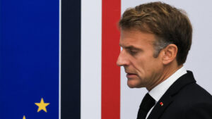 Après les violences de samedi, Macron promet la transparence sur le dispositif sécuritaire