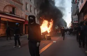 Après les violences du week-end, Paris instaure un couvre-feu dès 23 heures à République et aux Halles
