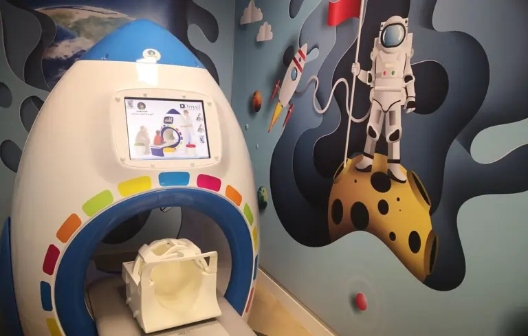 À Lille, une fusée factice aide les enfants à se familiariser avec l’IRM