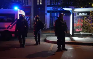 Interdictions de manifester à Paris et Lyon : la jeunesse en colère face à l’État