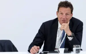 JO d&rsquo;hiver 2030 : Geoffroy Roux de Bézieux pressenti pour présider le Cojop après la démission de Grospiron