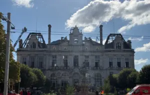 Après les violences du 17 octobre, l’État annonce des aides aux communes et commerces