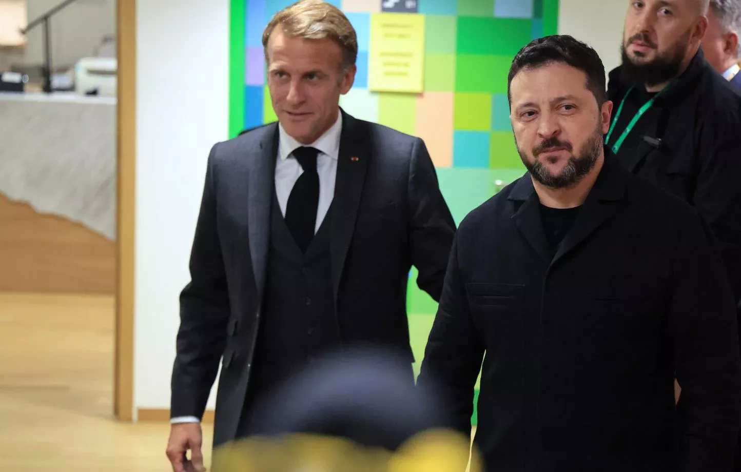 Après son entretien avec Zelensky, Macron appelle à renforcer les moyens de défense de l’Ukraine