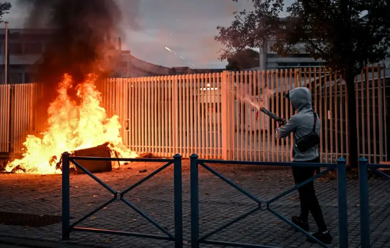Blocus lycéens : incendies et violences dans plusieurs villes, des personnels blessés