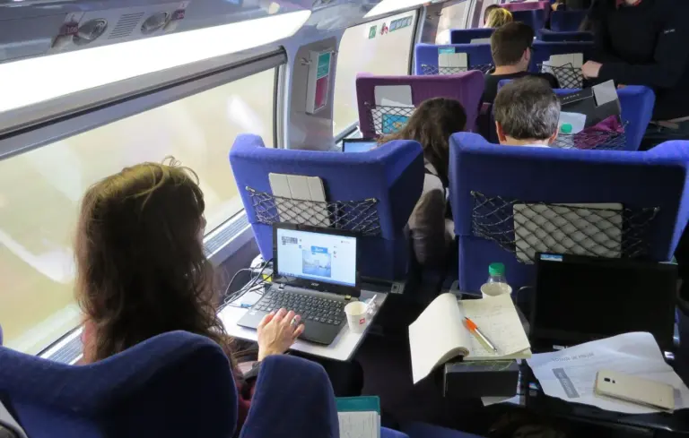 Dans un TGV vers Toulouse, son appel au micro lui vaut un entretien avec une start-up