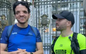 À Lyon, Mehdi, malvoyant, améliore de 11 minutes son record sur 10 km avec un guide de course