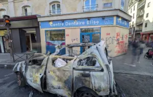 À Paris, commerces pillés et véhicules incendiés après une journée de mobilisation violente