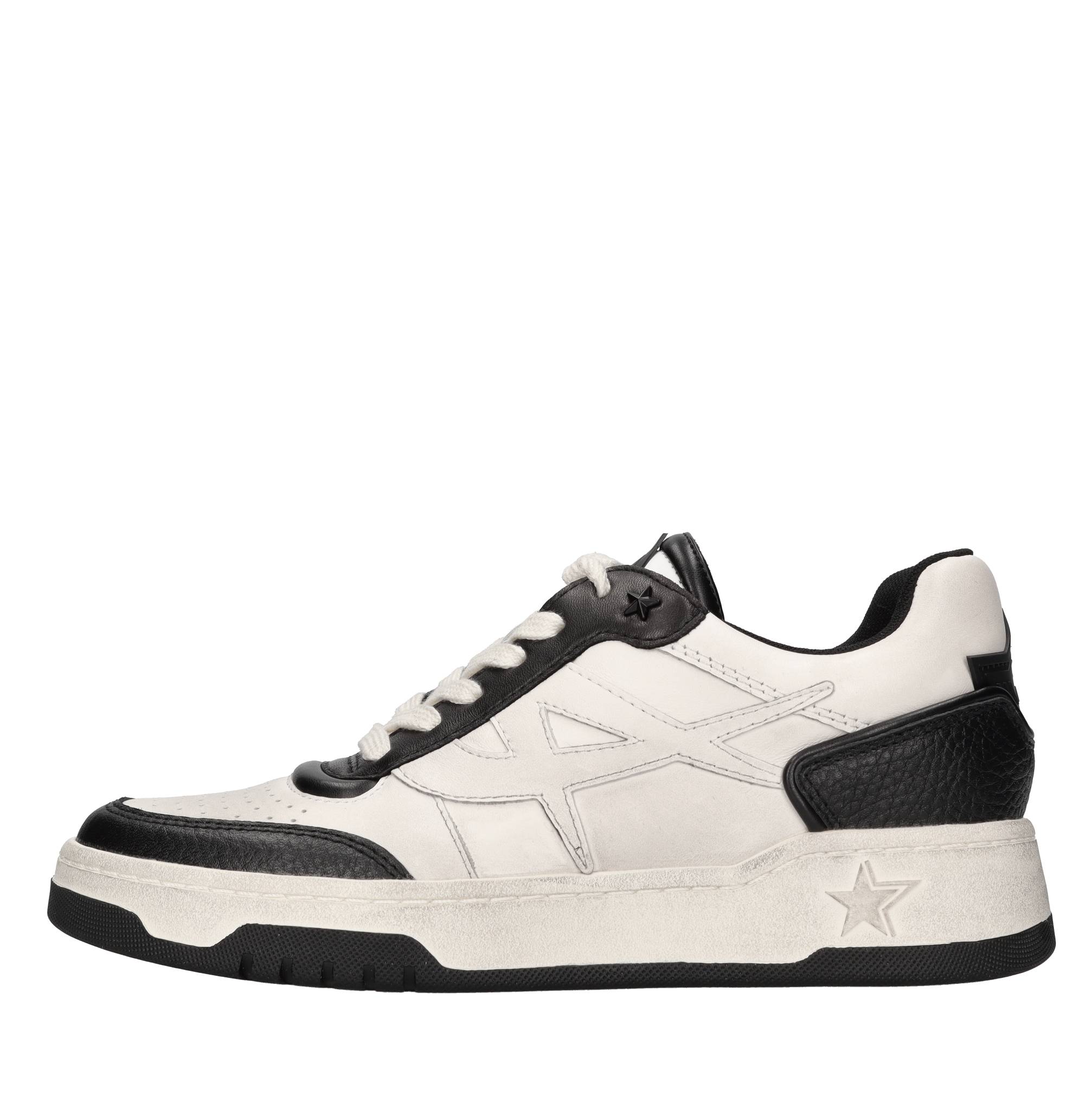 Le comparateur Artia13 recense des baskets Ash Blake en cuir à partir de 147,60 € hors livraison