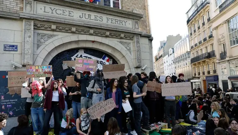 Face aux mobilisations lycéennes, les adultes répondent aux revendications des élèves