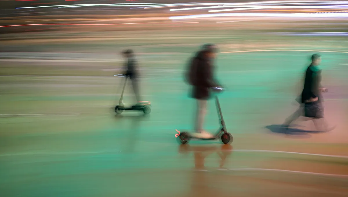 Forfait mobilités durables : quels droits pour les salariés qui viennent en trottinette électrique ?