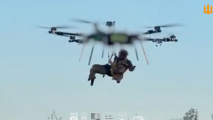 Kiev annonce une première évacuation d’un soldat blessé au front par drone aérien