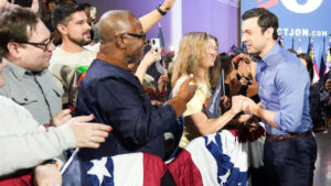 En Géorgie, Jon Ossoff brigue un second mandat face au républicain Mike Collins