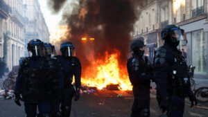 Après les violences, Macron maintient Nuñez et lui demande de nouvelles méthodes contre les casseurs