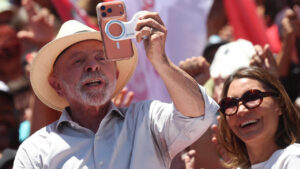 Au Brésil, Lula remporte la présidentielle après une percée massive de sa campagne sur WhatsApp