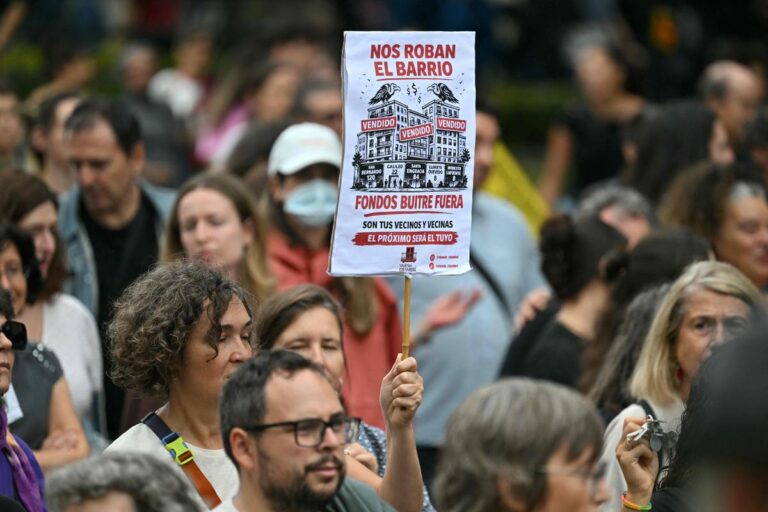 À Madrid, des dizaines de milliers manifestent après le rejet des mesures sur le logement