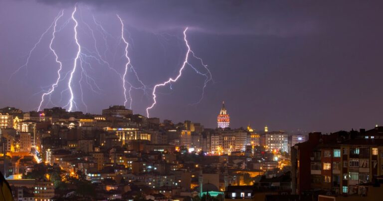 Inondations à Istanbul après des pluies dépassant 260 mm dans certains secteurs