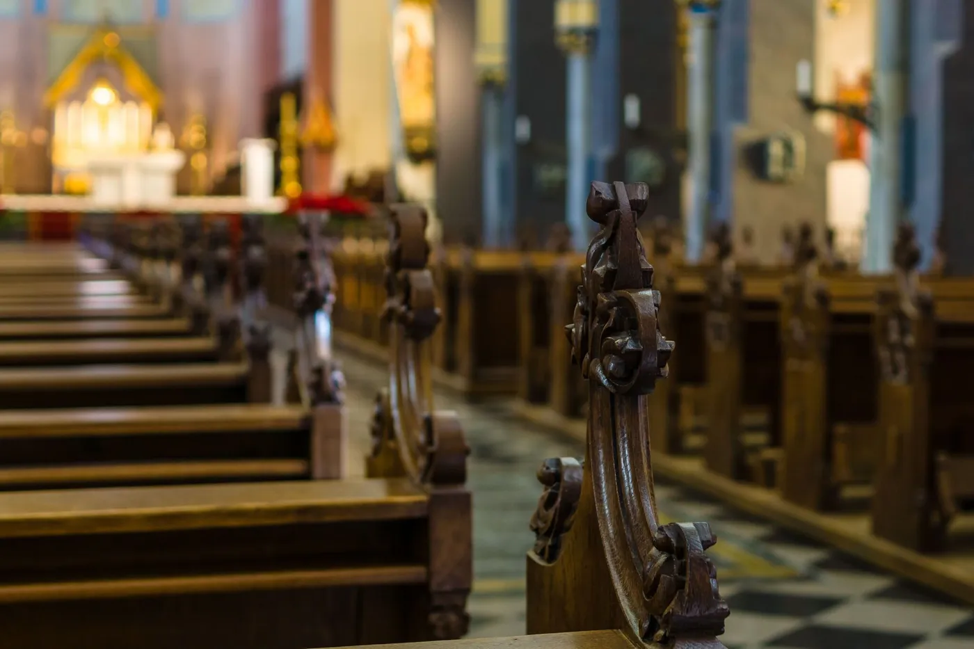À Soullans, une vidéo montre des jeunes chahutant et dansant sur l’autel d’une église