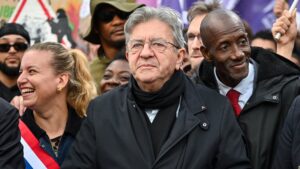 Mélenchon annonce la venue de LFI à Matignon et promet de perturber la réunion de jeudi