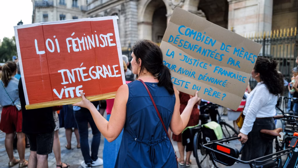 En France, des associations appellent les femmes à suspendre leurs activités le 13 octobre