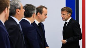 Après les violences, Macron charge Lecornu de consulter sans annoncer de mesures concrètes