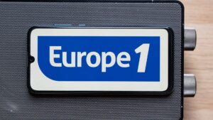 L’Arcom met Europe 1 en demeure après des propos de Christine Kelly sur les migrants