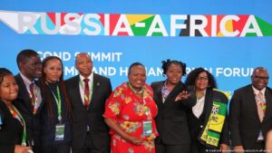 Le sommet Russie-Afrique met en scène la quête d’influence du Kremlin sur le continent