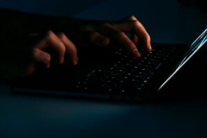 Cybercriminalité : l’Anssi alerte sur le vol de données via des portes mal sécurisées